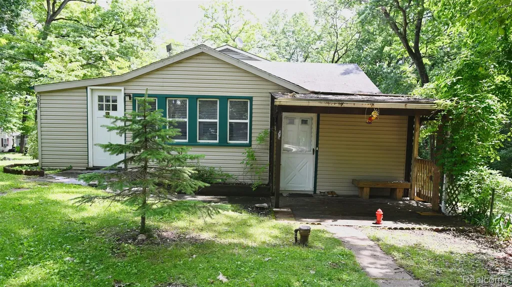 3057 Hillside Drive Milford Charter Township MI 48380