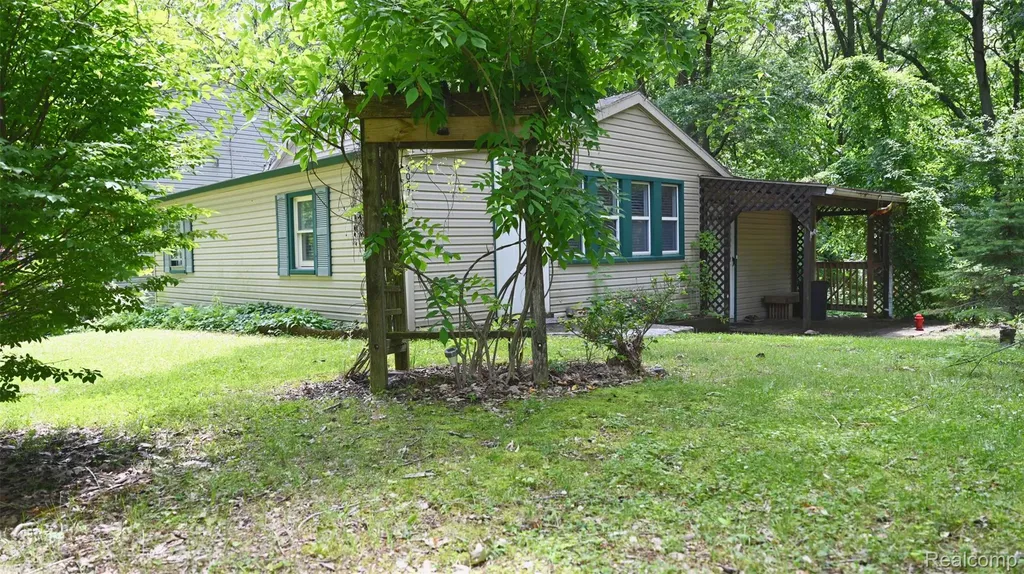 3057 Hillside Drive Milford Charter Township MI 48380