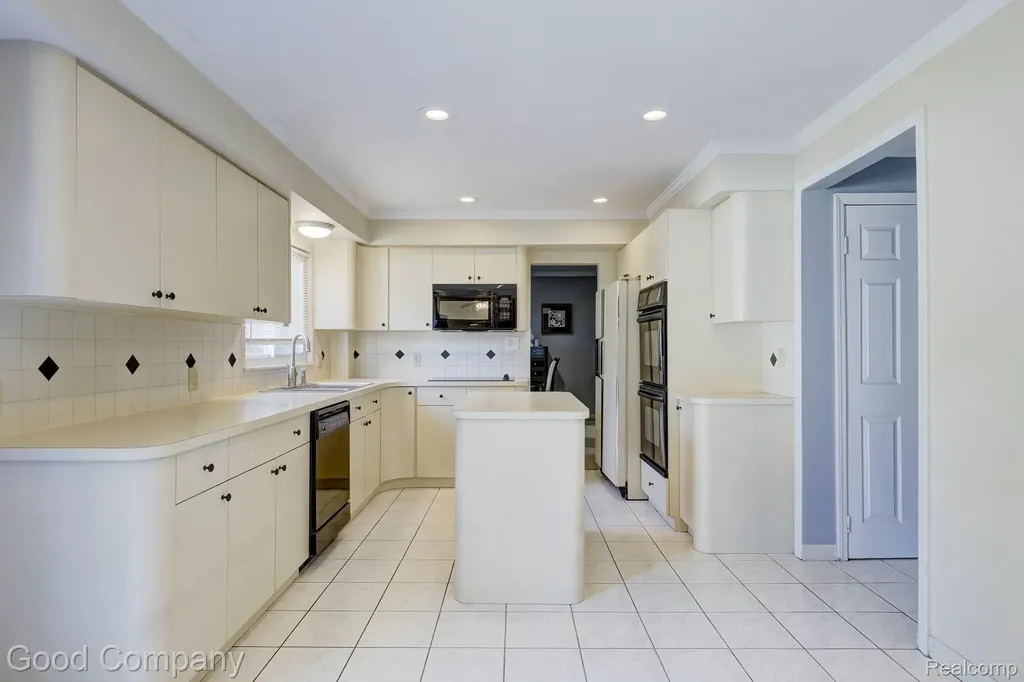 1798 Wilmet Drive Troy City MI 48085