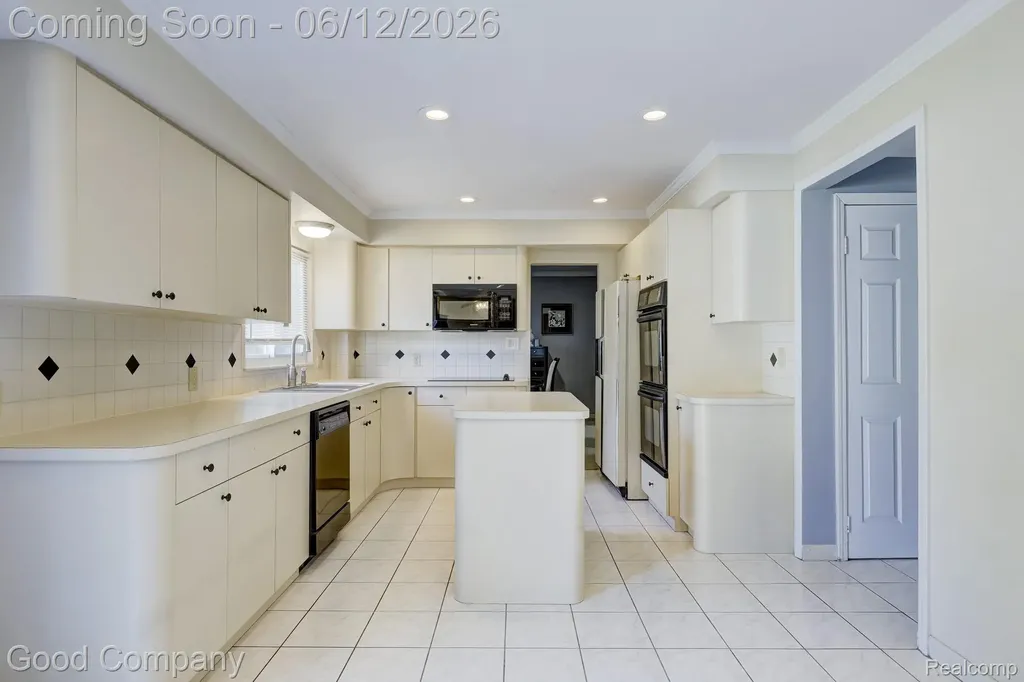 1798 Wilmet Drive Troy City MI 48085