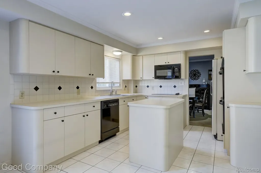 1798 Wilmet Drive Troy City MI 48085
