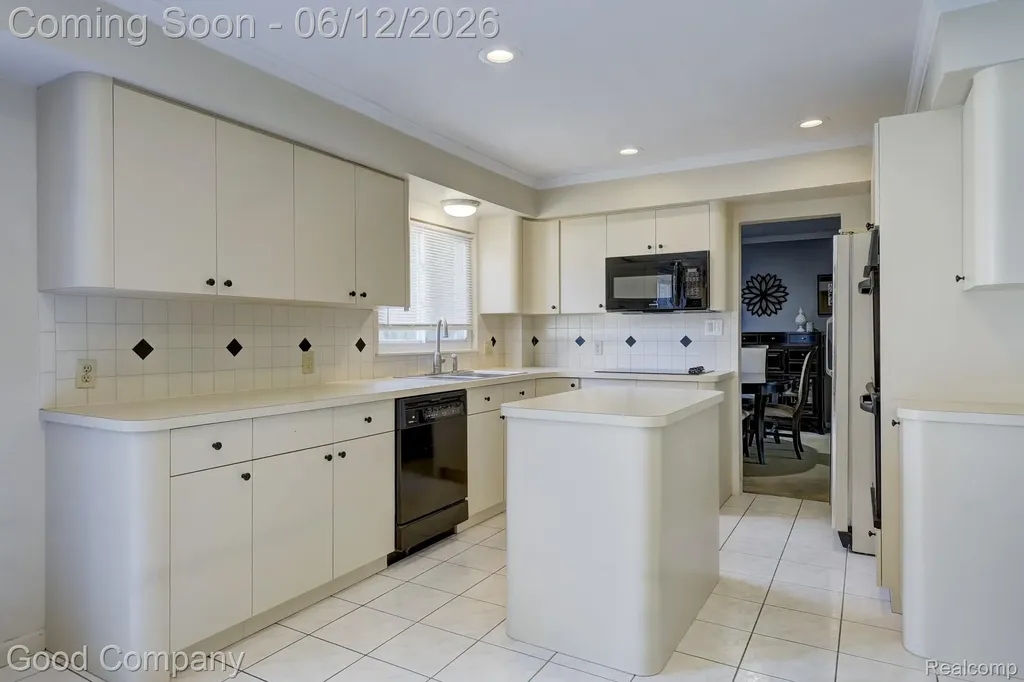 1798 Wilmet Drive Troy City MI 48085