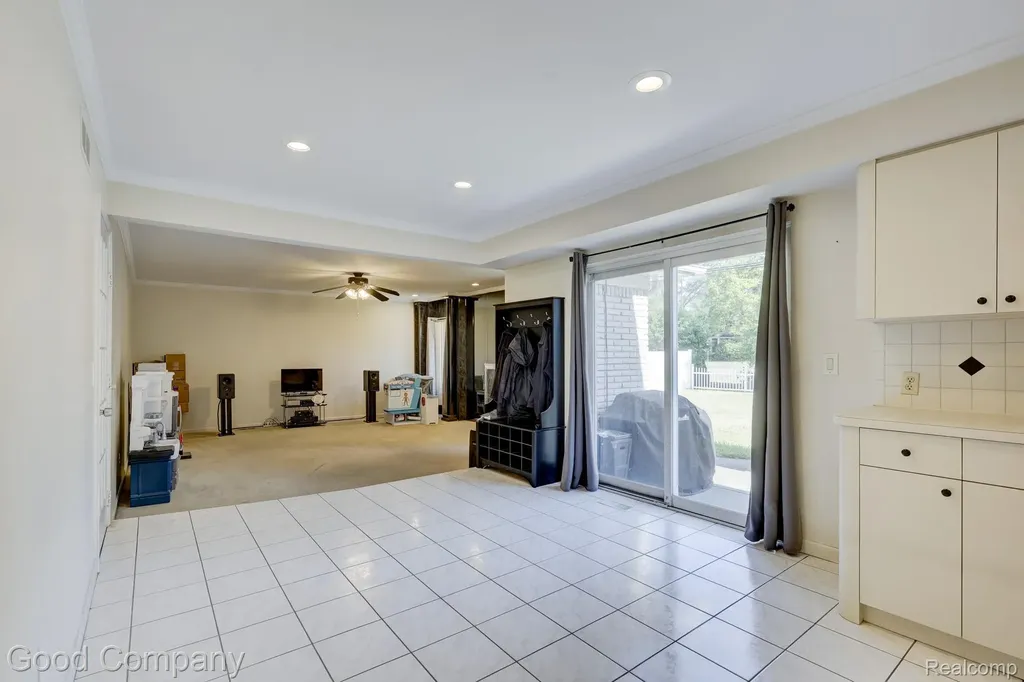 1798 Wilmet Drive Troy City MI 48085