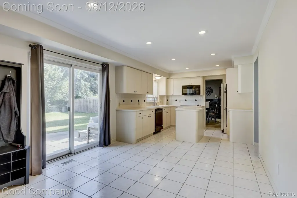 1798 Wilmet Drive Troy City MI 48085