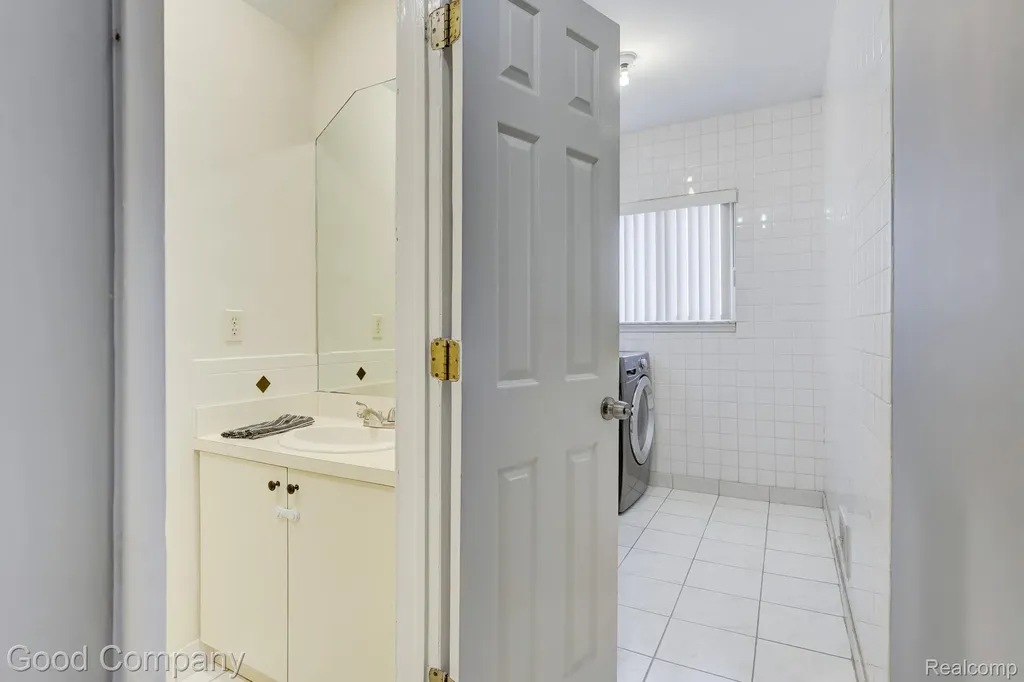 1798 Wilmet Drive Troy City MI 48085