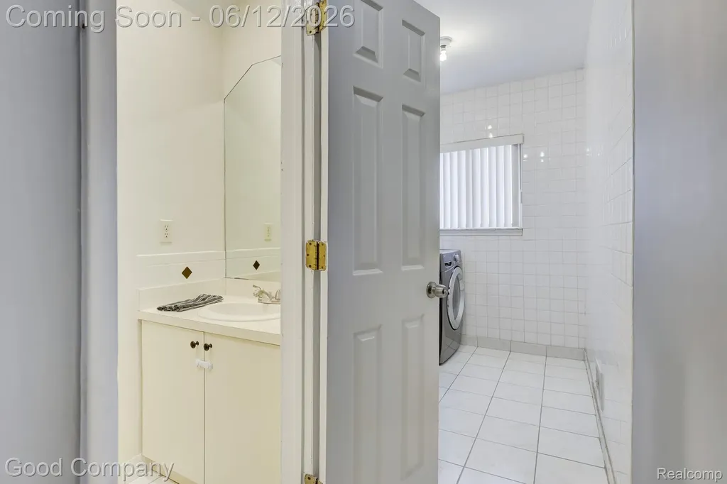 1798 Wilmet Drive Troy City MI 48085