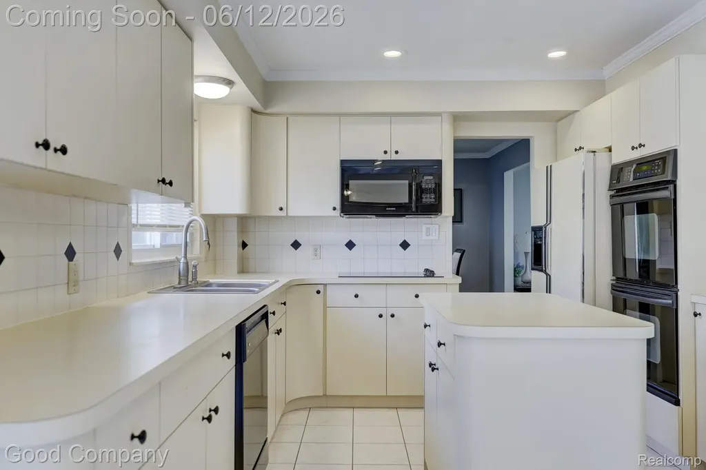 1798 Wilmet Drive Troy City MI 48085