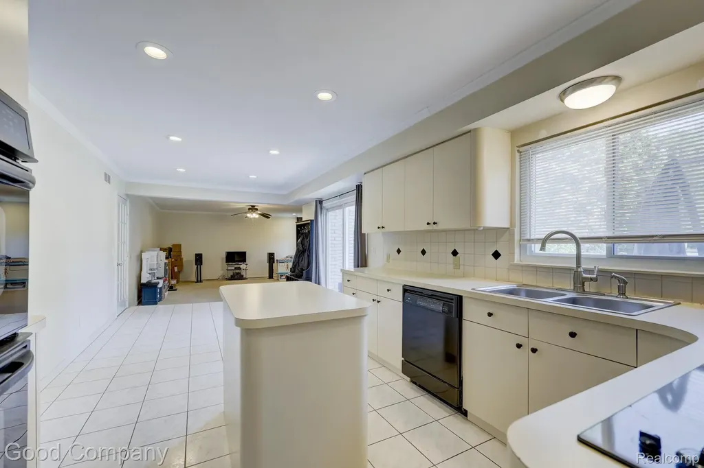 1798 Wilmet Drive Troy City MI 48085
