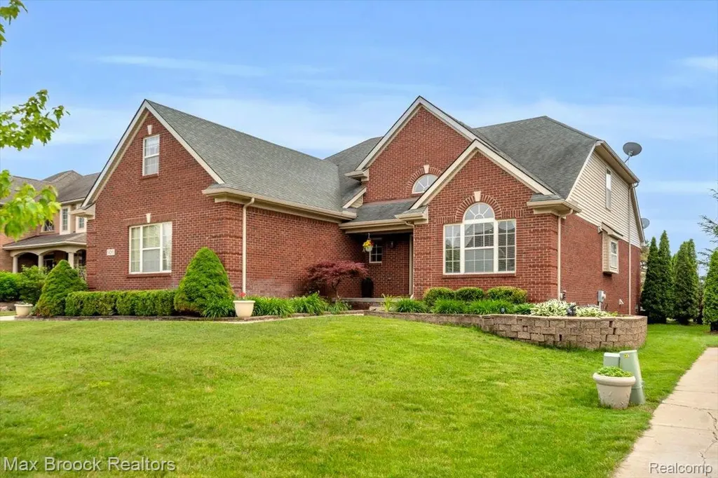 54265 Birchwood Drive Lyon Charter Township MI 48178