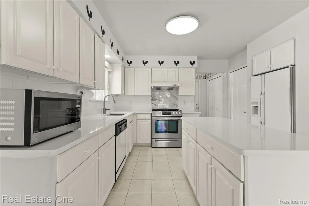 113 Algansee Drive Troy City MI 48083