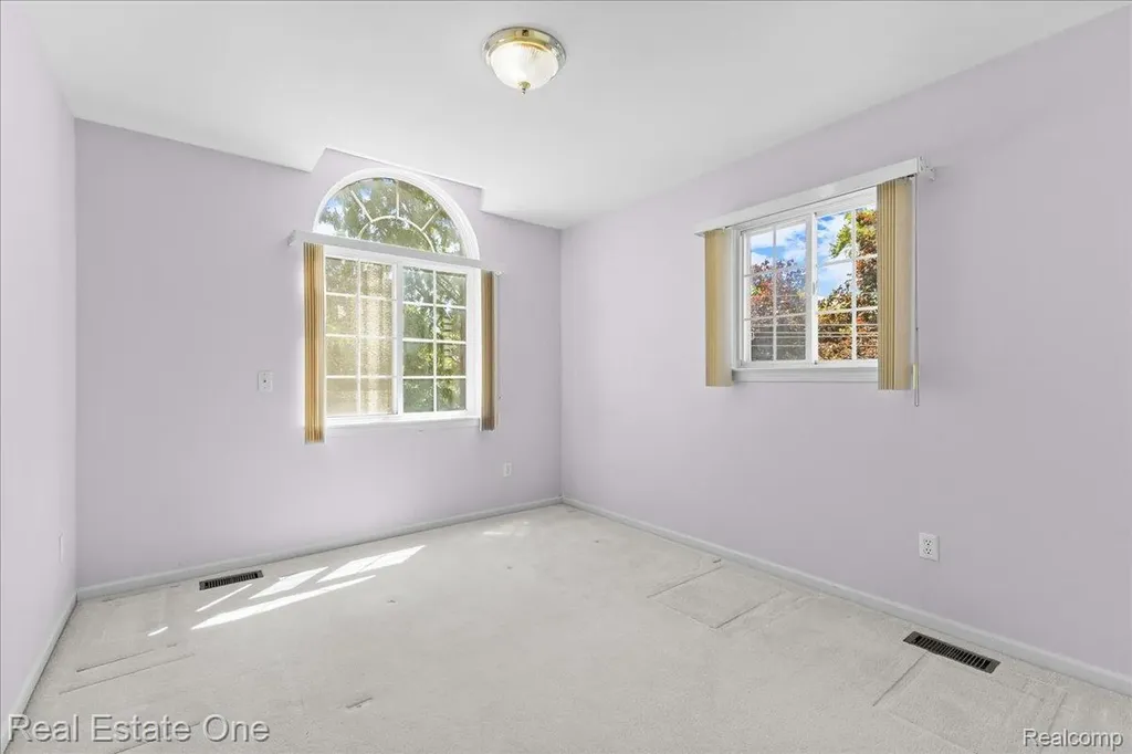113 Algansee Drive Troy City MI 48083