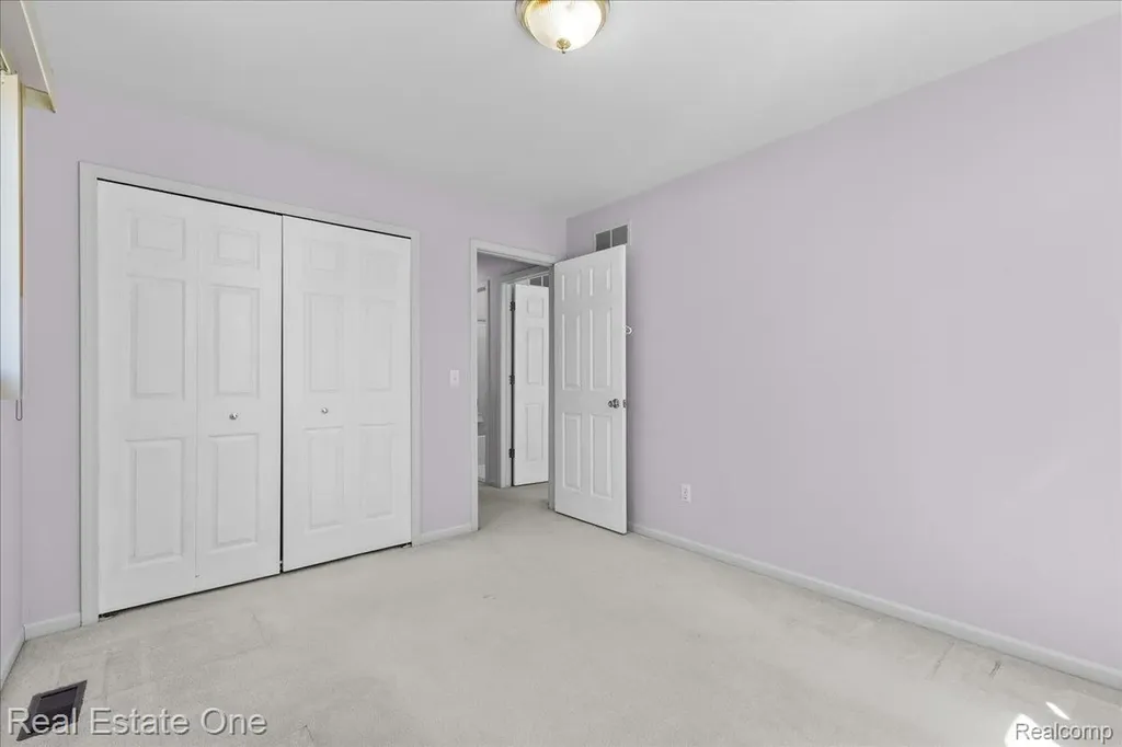 113 Algansee Drive Troy City MI 48083