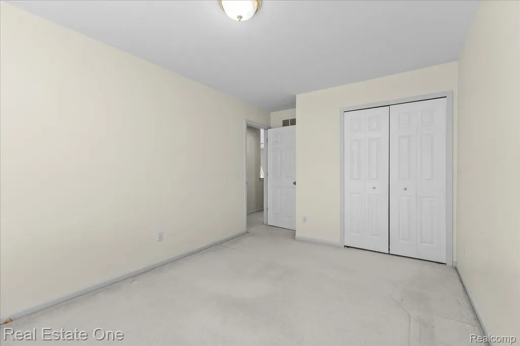 113 Algansee Drive Troy City MI 48083