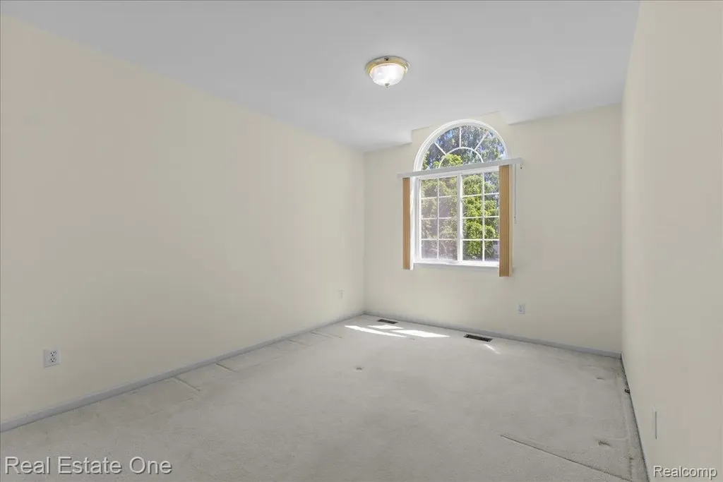 113 Algansee Drive Troy City MI 48083