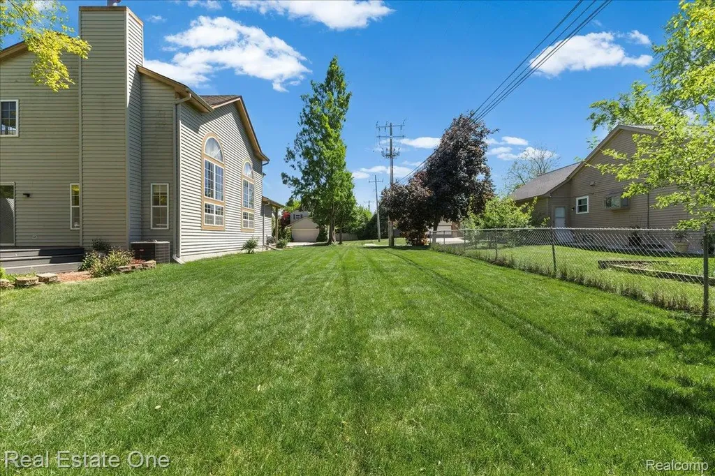 113 Algansee Drive Troy City MI 48083