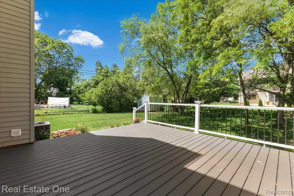 113 Algansee Drive Troy City MI 48083