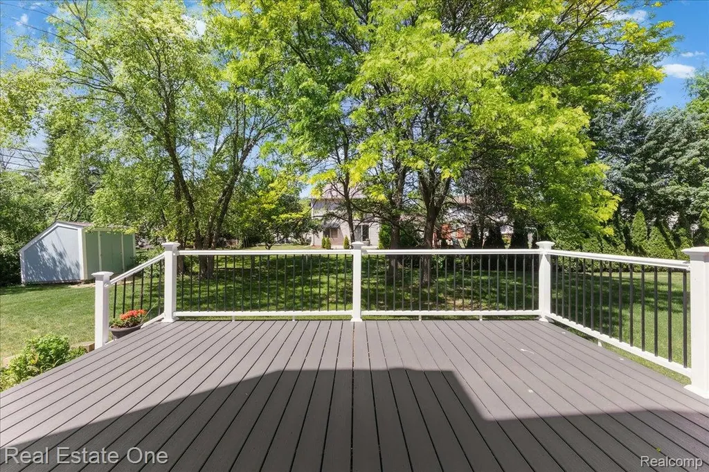 113 Algansee Drive Troy City MI 48083