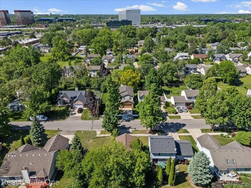113 Algansee Drive Troy City MI 48083