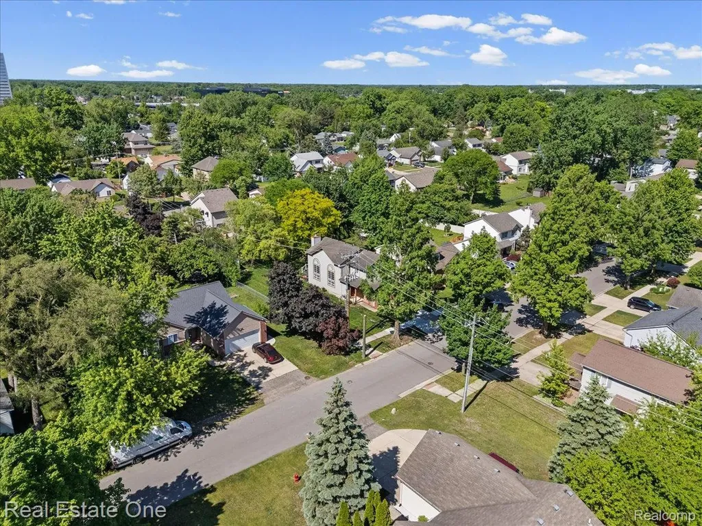 113 Algansee Drive Troy City MI 48083