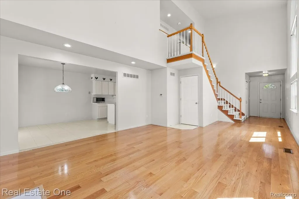 113 Algansee Drive Troy City MI 48083