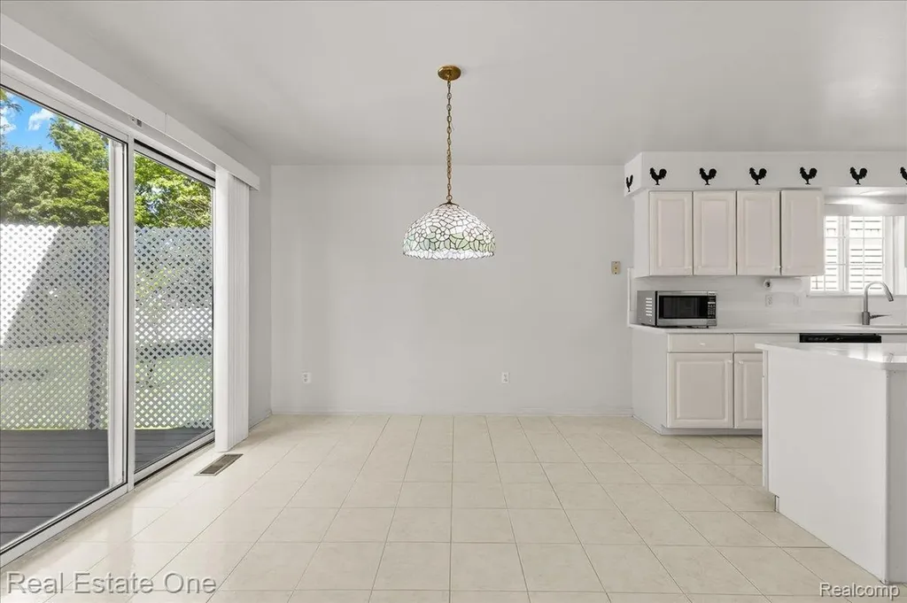 113 Algansee Drive Troy City MI 48083