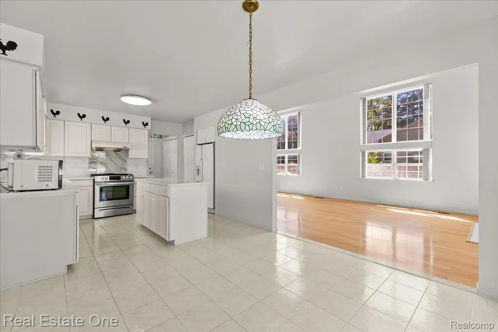 113 Algansee Drive Troy City MI 48083