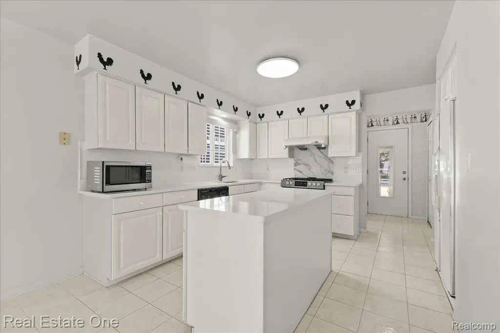113 Algansee Drive Troy City MI 48083