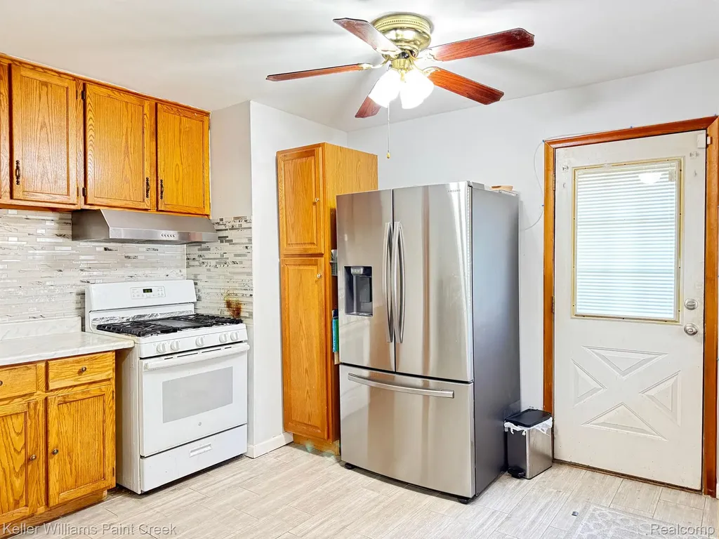 24275 Valley Avenue Eastpointe City MI 48021