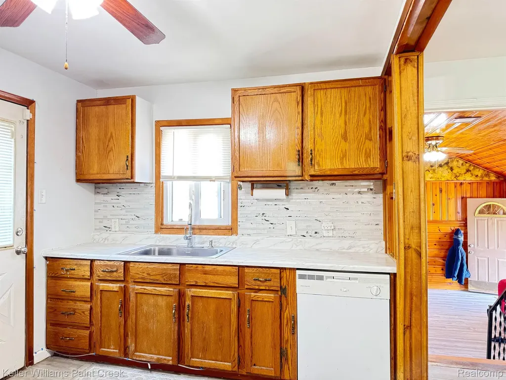 24275 Valley Avenue Eastpointe City MI 48021