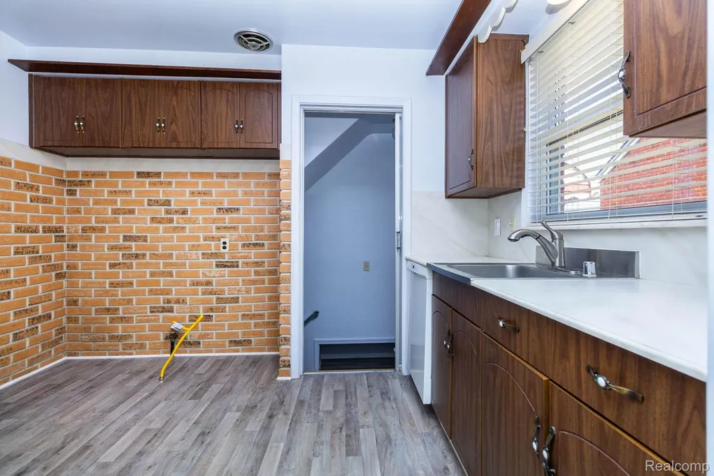 9854 Colwell Avenue Allen Park City MI 48101