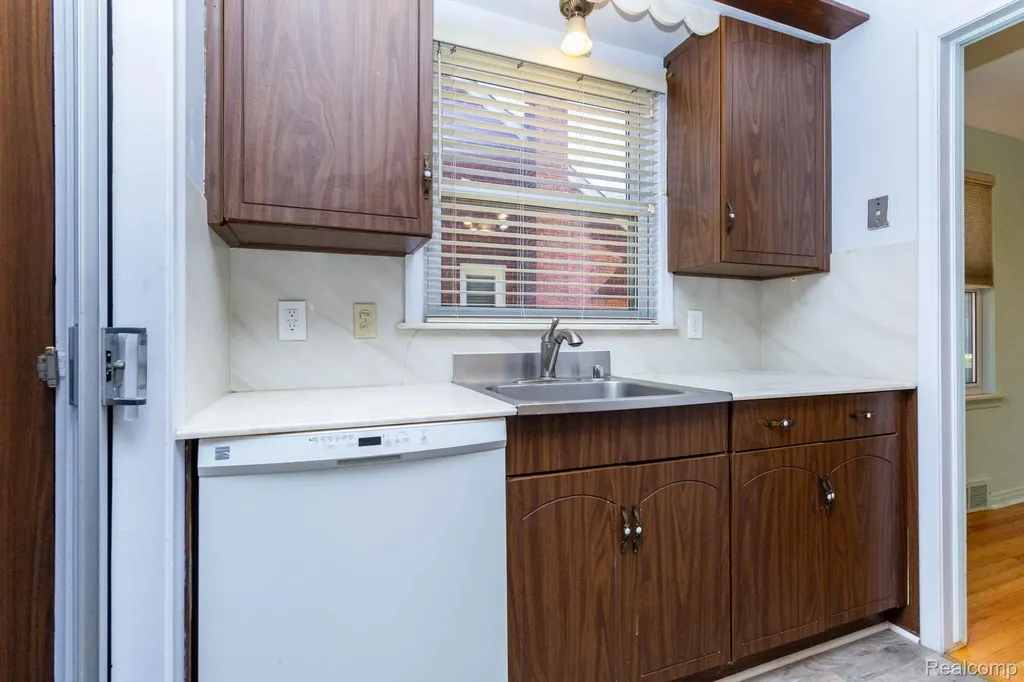 9854 Colwell Avenue Allen Park City MI 48101