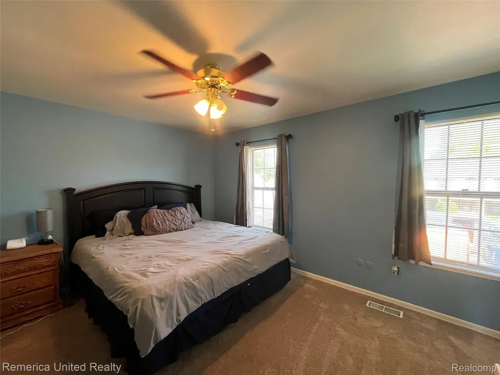 31621 Green Meadow Lane Warren City MI 48093