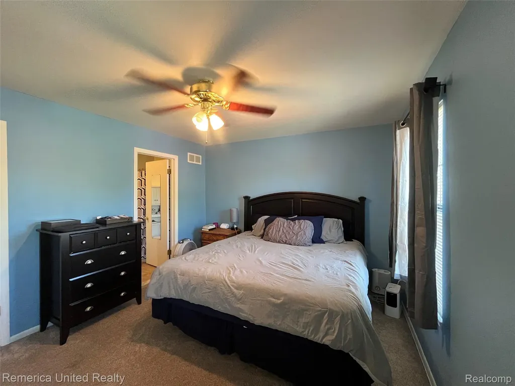 31621 Green Meadow Lane Warren City MI 48093