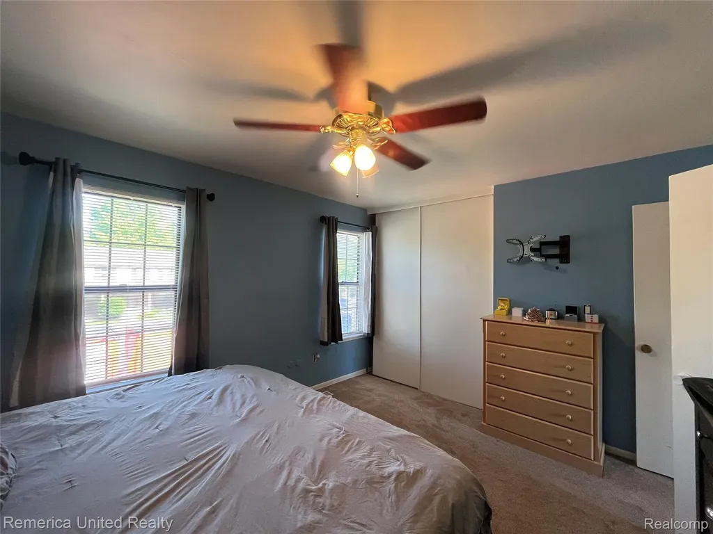 31621 Green Meadow Lane Warren City MI 48093