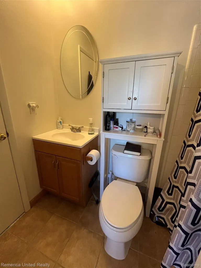 31621 Green Meadow Lane Warren City MI 48093