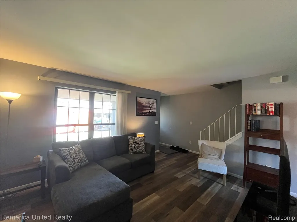 31621 Green Meadow Lane Warren City MI 48093