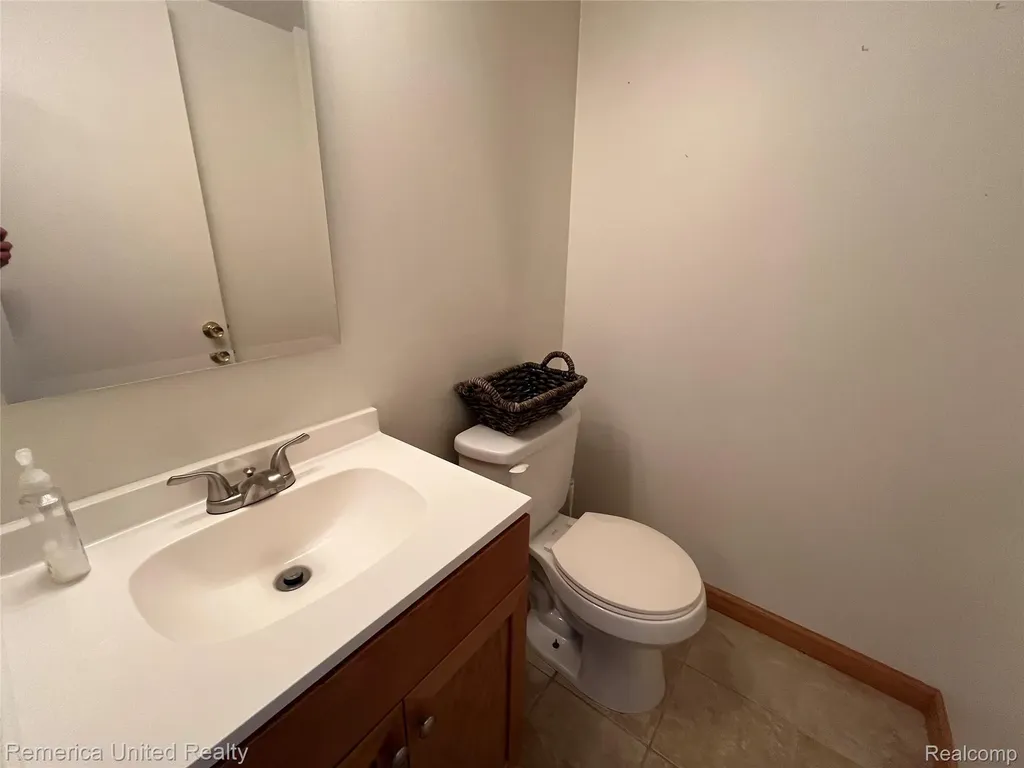 31621 Green Meadow Lane Warren City MI 48093