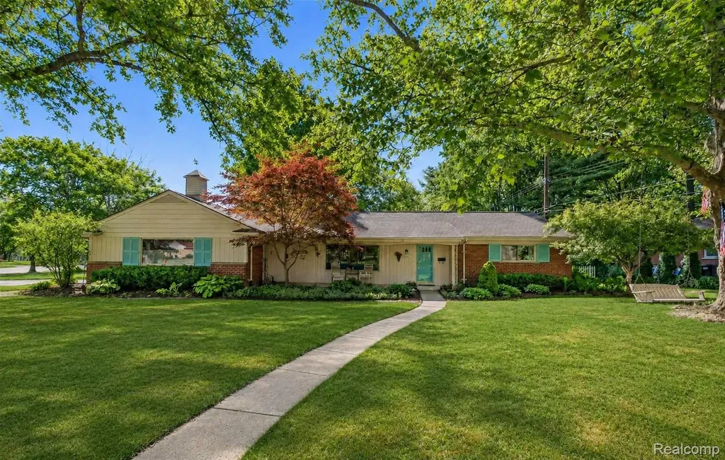 23270 Fleming Drive Farmington Hills City MI 48335