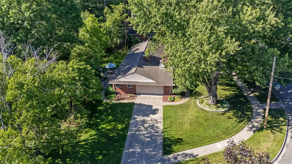 23270 Fleming Drive Farmington Hills City MI 48335