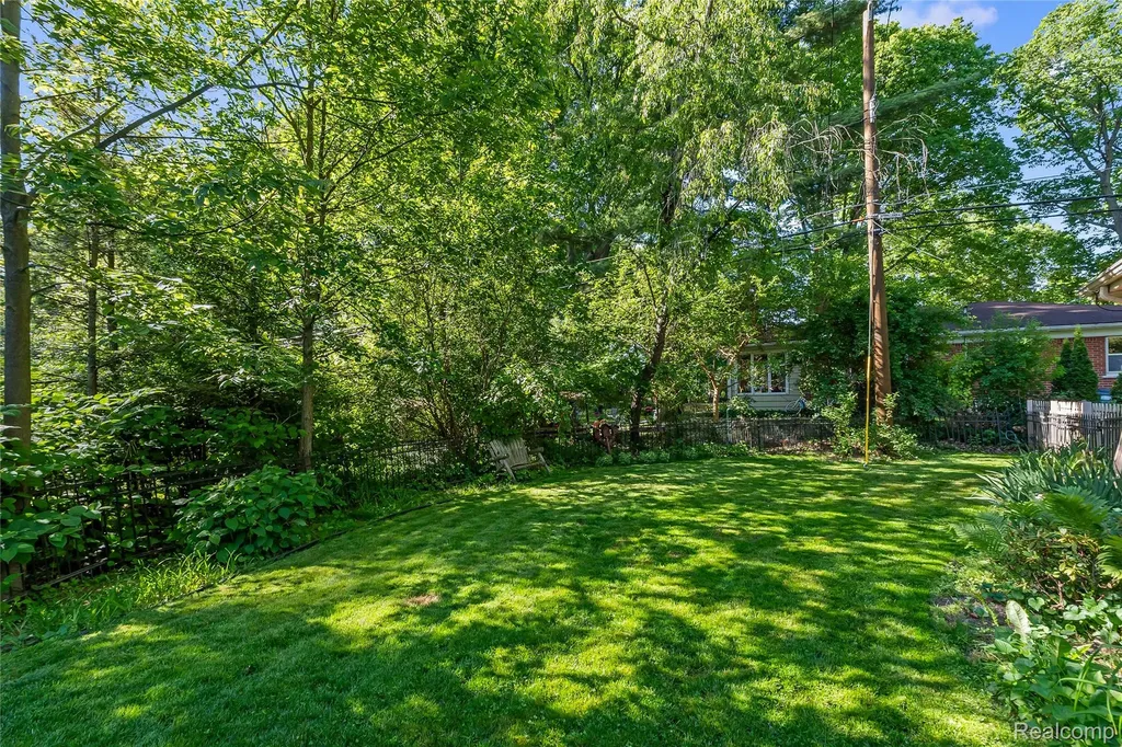 23270 Fleming Drive Farmington Hills City MI 48335