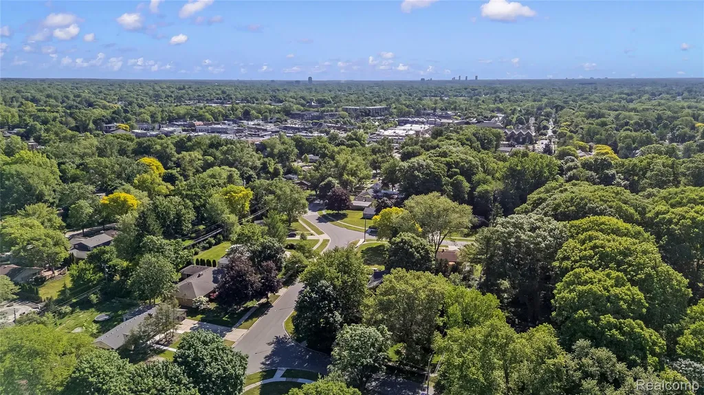 23270 Fleming Drive Farmington Hills City MI 48335