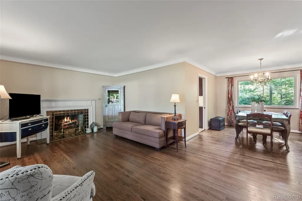 23270 Fleming Drive Farmington Hills City MI 48335