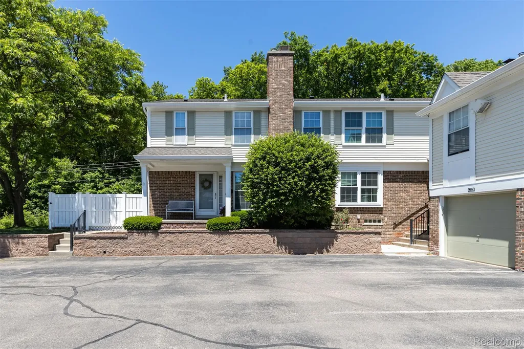 42126 Pellston Drive Novi City MI 48167
