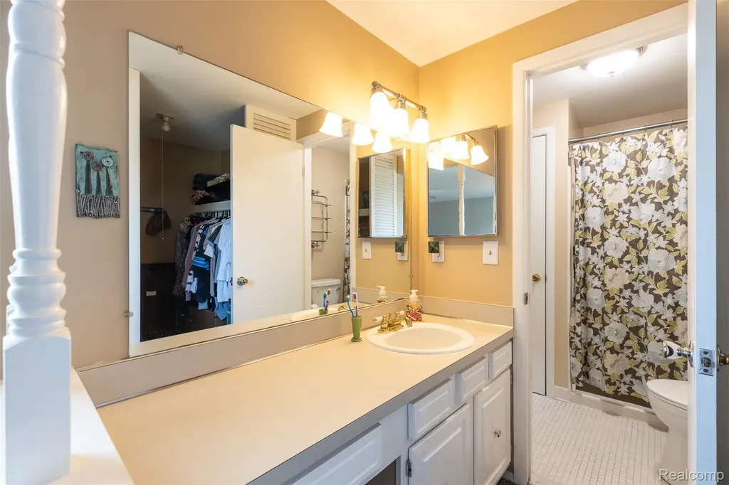 42126 Pellston Drive Novi City MI 48167