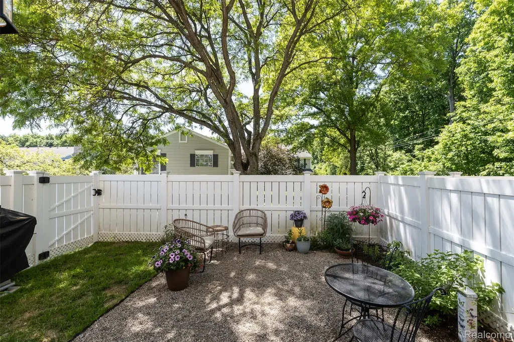 42126 Pellston Drive Novi City MI 48167