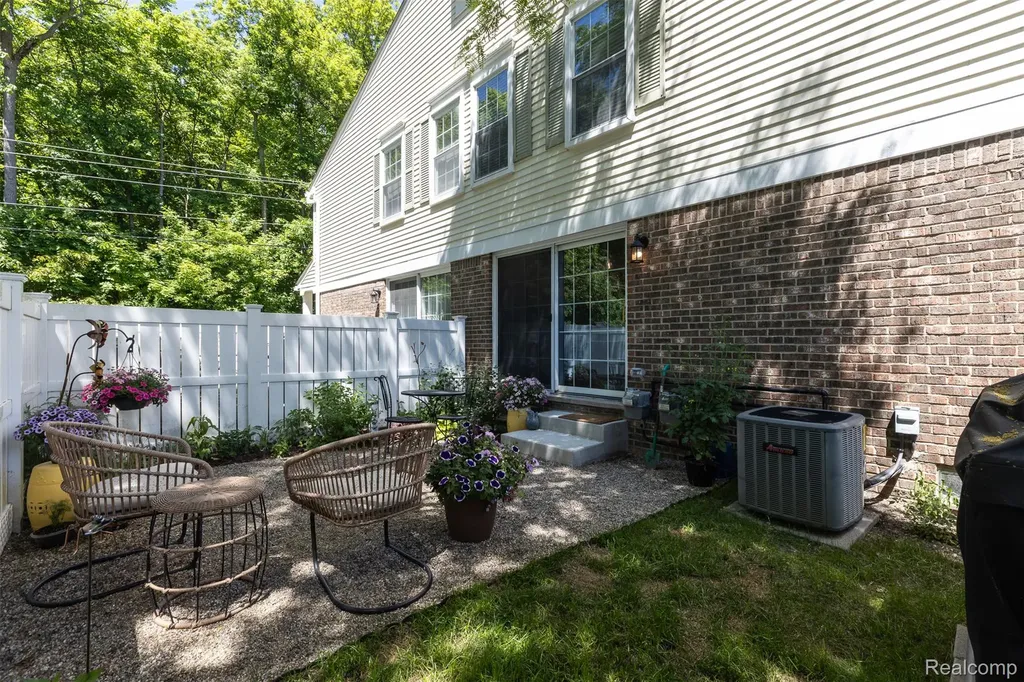 42126 Pellston Drive Novi City MI 48167