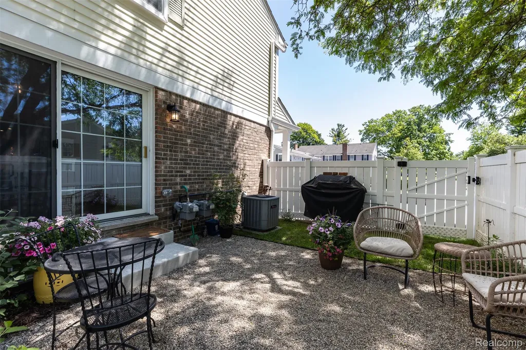 42126 Pellston Drive Novi City MI 48167