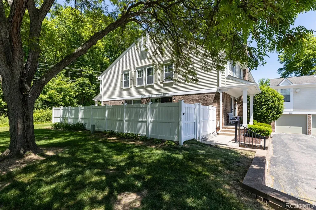 42126 Pellston Drive Novi City MI 48167