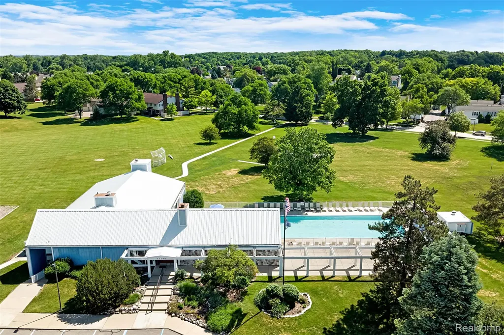 42126 Pellston Drive Novi City MI 48167