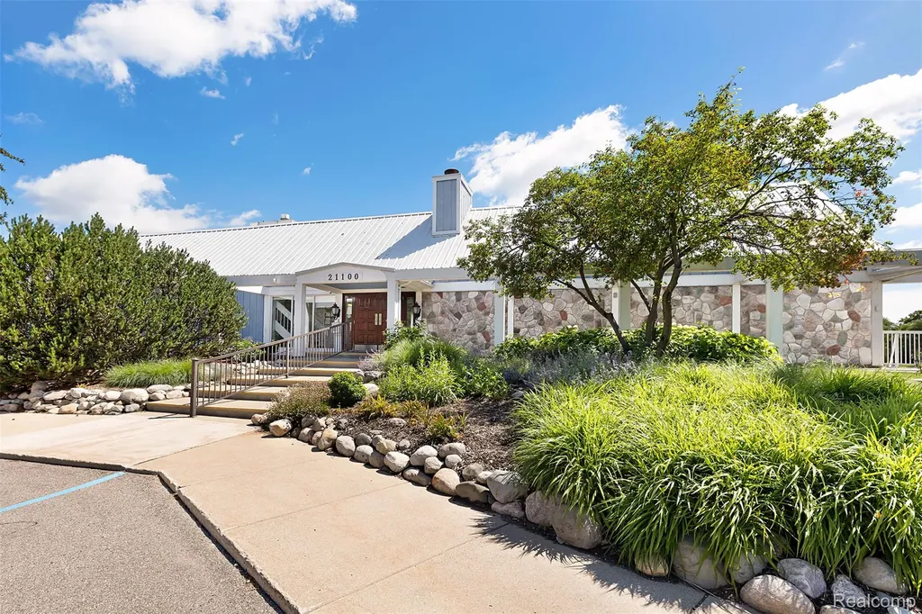 42126 Pellston Drive Novi City MI 48167